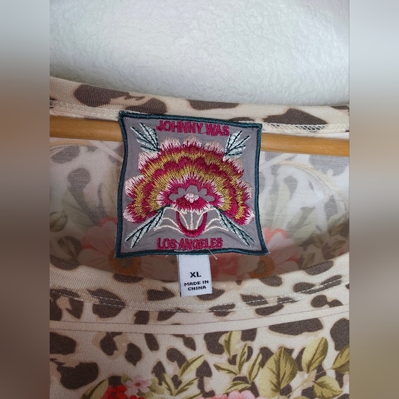 Johnny Was Cheetah Puff Sleeve Top, Size XL - Picture 6 of 11